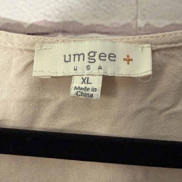Umgee Cream Floral Embroidered Tunic‎ - Picture 2 of 7